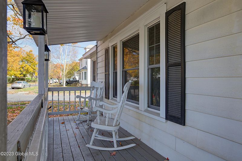 4th image of 9 Maplewood Avenue