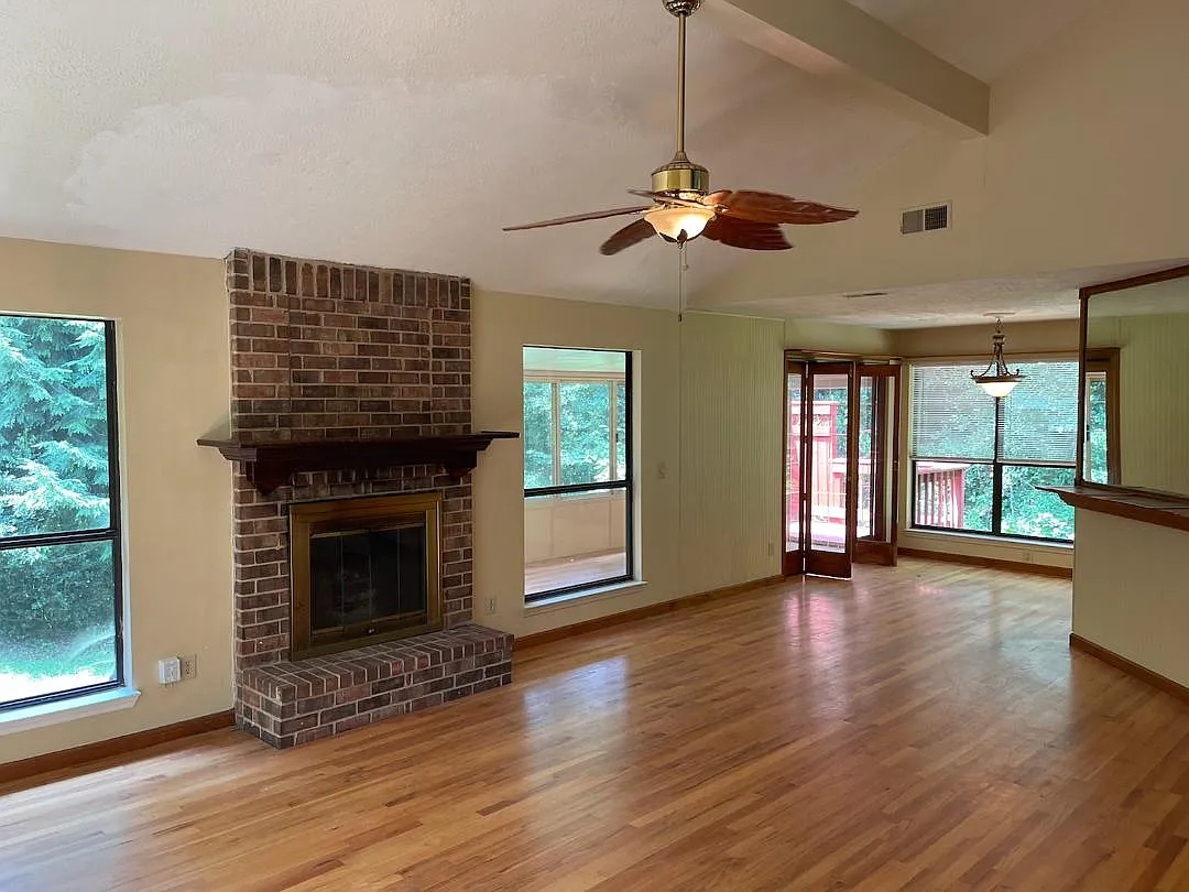 3 bed, 2.5 bath, 2000 sqft, $2,000 — Photo 2
