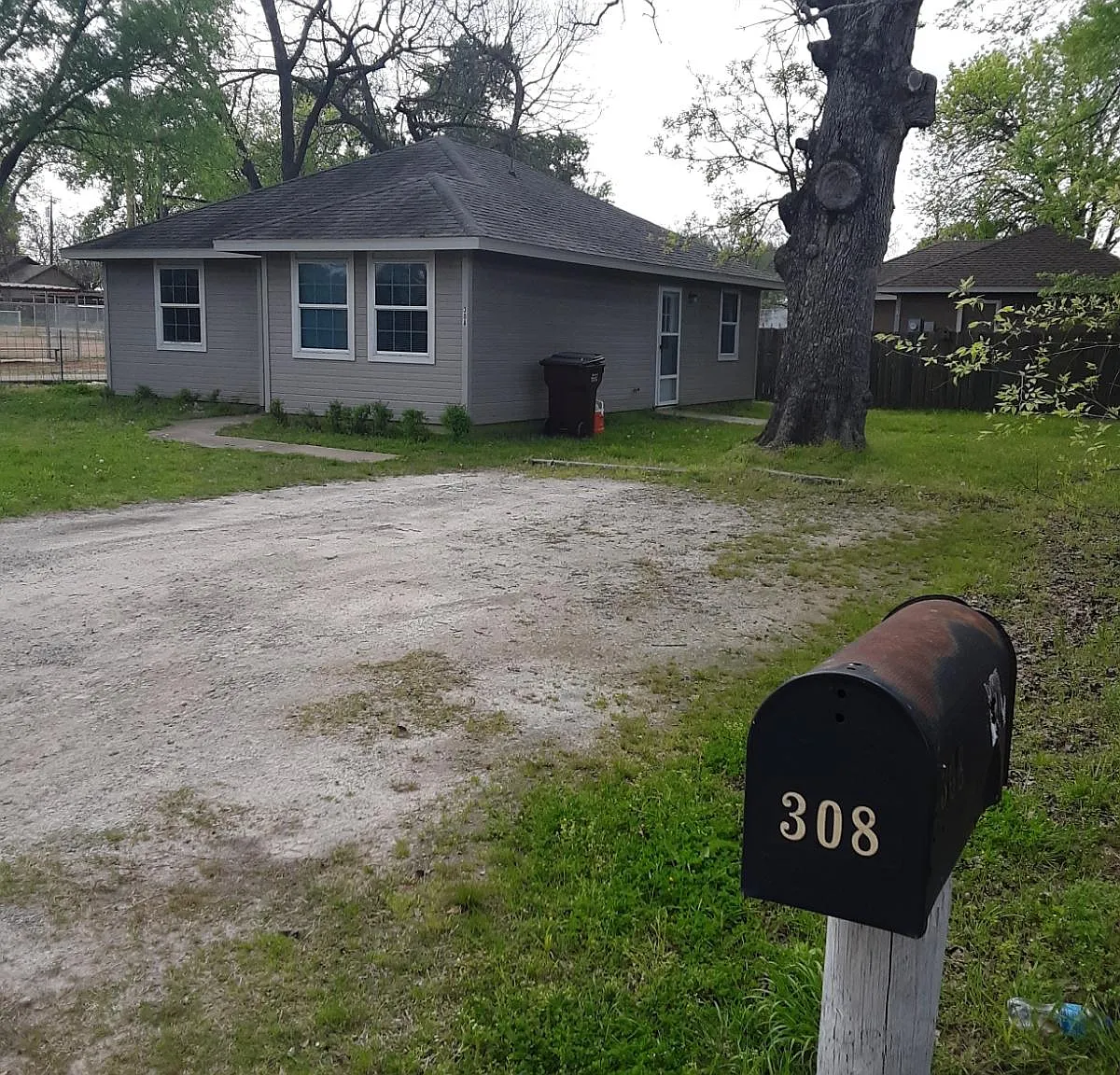 3 bed, 872 sqft, $1,195 — Photo 1