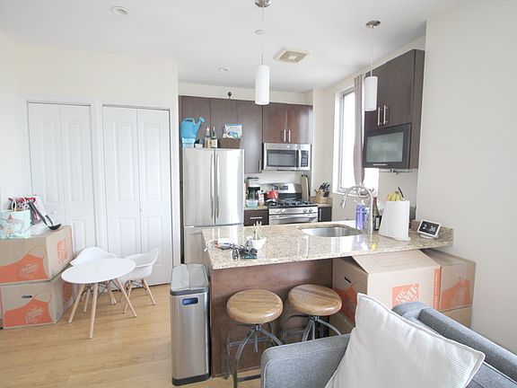 3rd image of 499 Vanderbilt Ave APT 5B