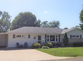 526 Holford Dr, Quincy, IL 62301