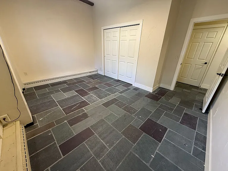 Cass Street Apartments — Photo 28
