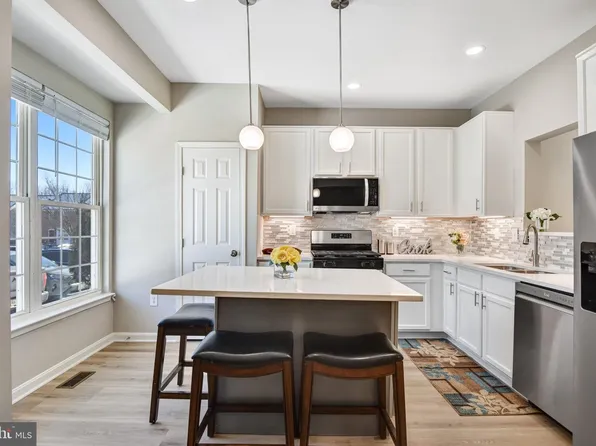 7572 Helmsdale Pl, Manassas, VA 20109