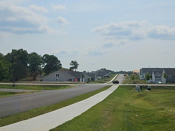 4th image of 688 Otero Ln