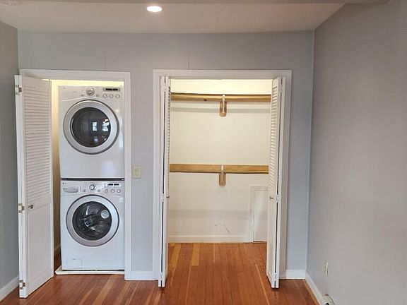 washer/dryer unit and closet space