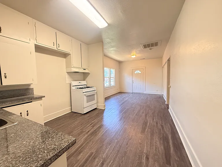 1010 N Roosevelt Ave — Photo 3