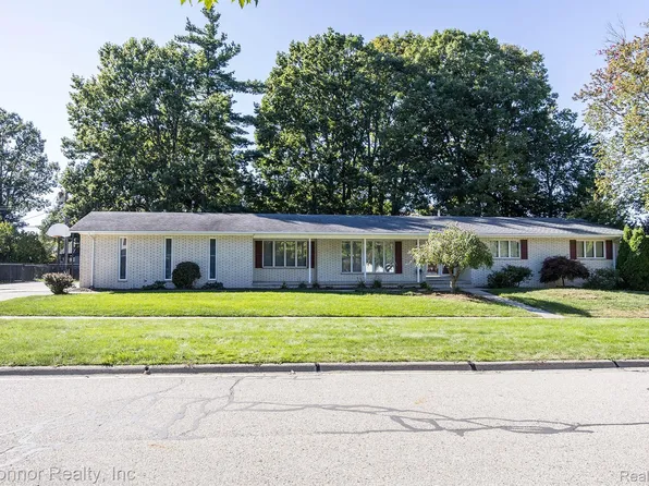 948 Illinois St, Marysville, MI 48040
