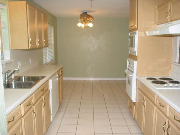 2nd image of 1625 Amherst Dr
