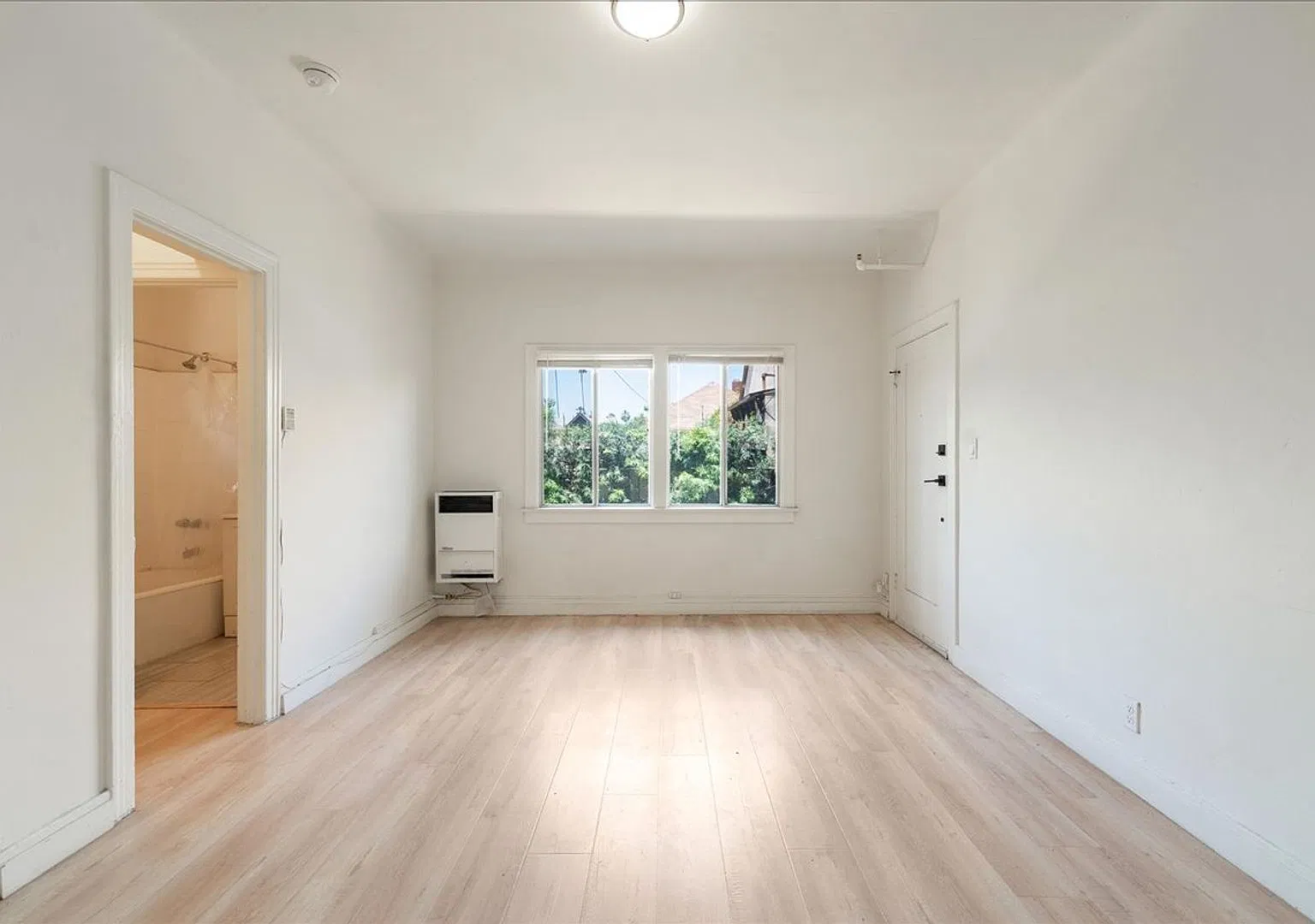 Beautiful Studio Apartment - Minutes from USC! — Photo 1