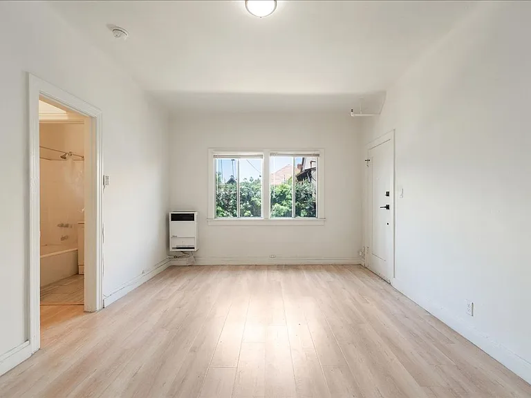 1475 W Adams Blvd #307 — Photo 1