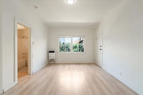 1475 W Adams Blvd #307 Photo 1