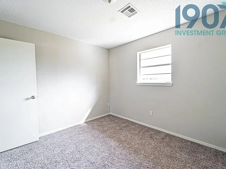 1020 NW 1st St — Photo 10