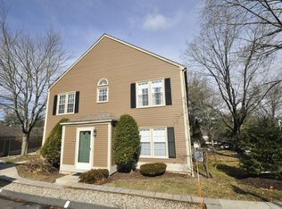 37 Newberry Ln #37, Glastonbury, CT 06033
