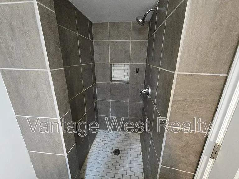 320B Rutland Rd S — Photo 20