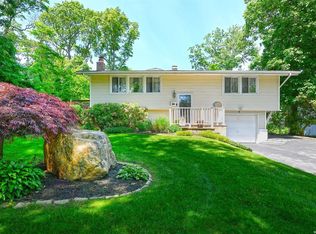 5 Redleaf Ln, Commack, NY 11725