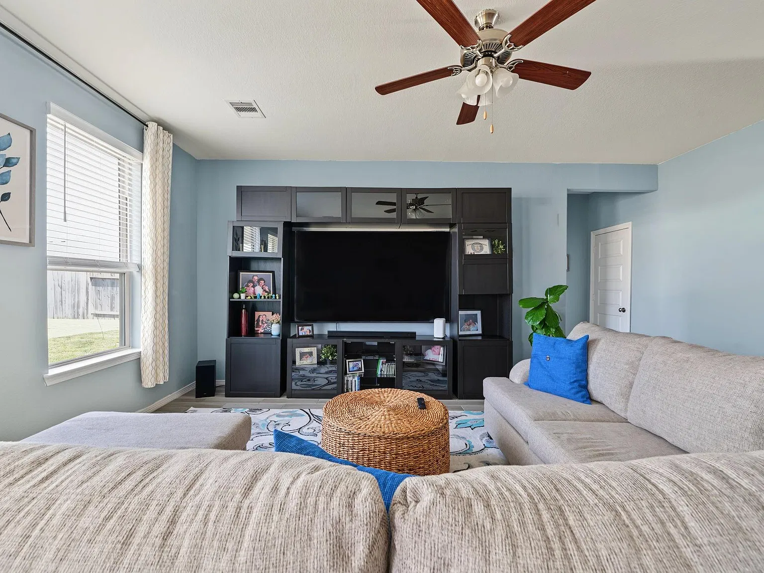 4 bed, 2.5 bath, 2641 sqft, $2,800 — Photo 3