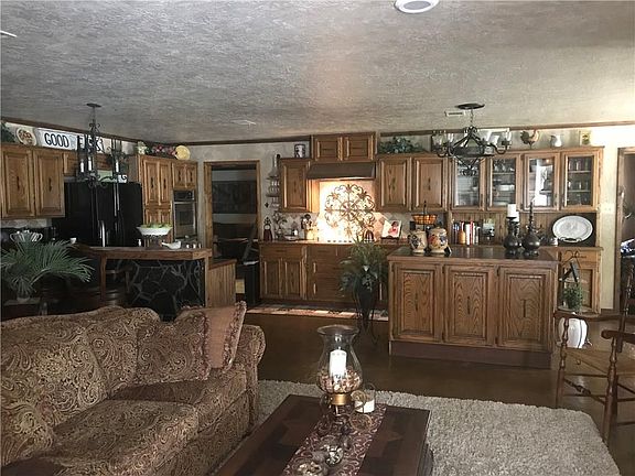 5th image of 215 Stella St