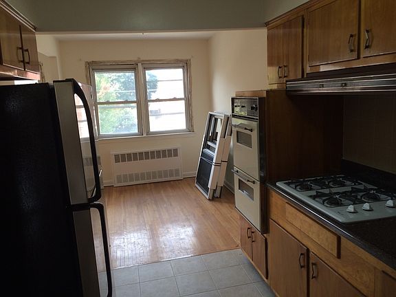 2nd image of 2067 48th St #1