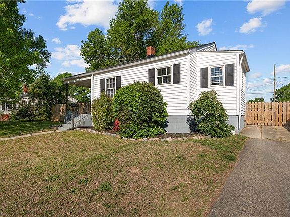 3rd image of 1521 Summit Ave