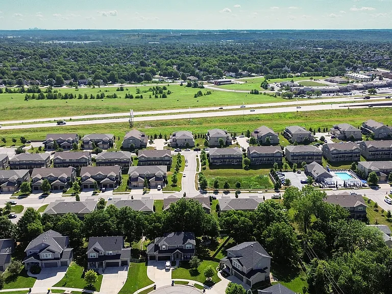 Prairie Pines Townhomes — Photo 50