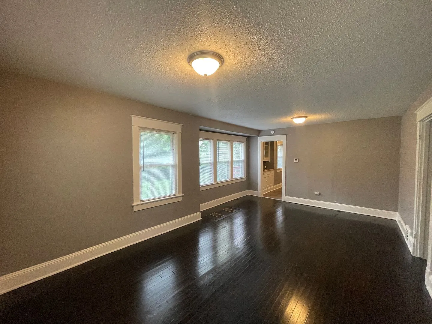 2 Bedroom rent ready — Photo 2