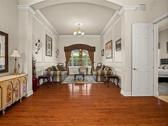 2nd image of 9527 Queensbury Ct