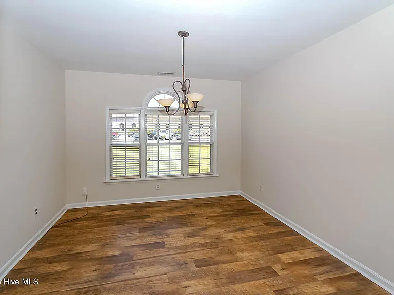 3503 Mandy Ln — Photo 7