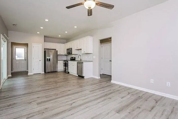 257 E Wilson St — Photo 3