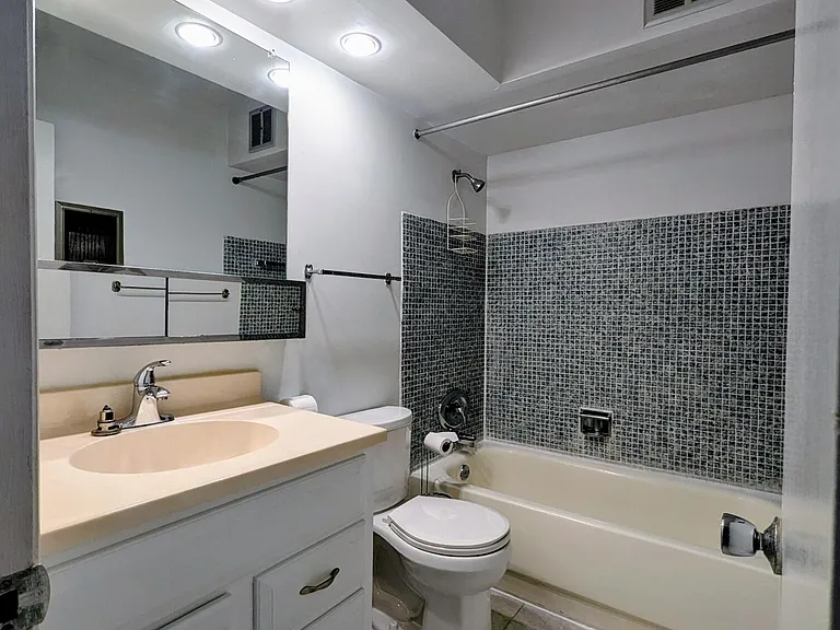 131 Doolen Ct #303 — Photo 7