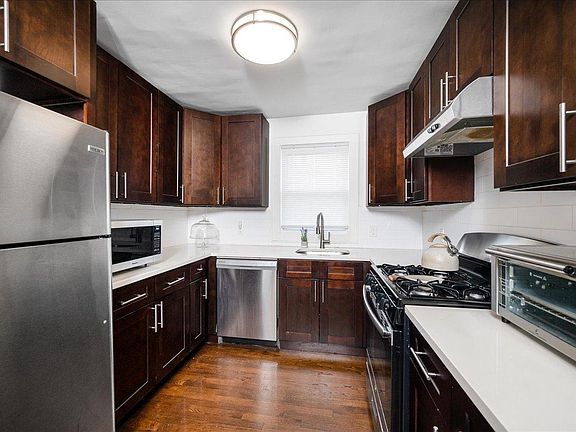 4th image of 78 Glendale Pl Floor 2