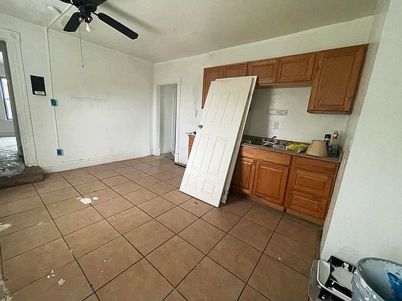 2nd image of 209 Wall Ave
