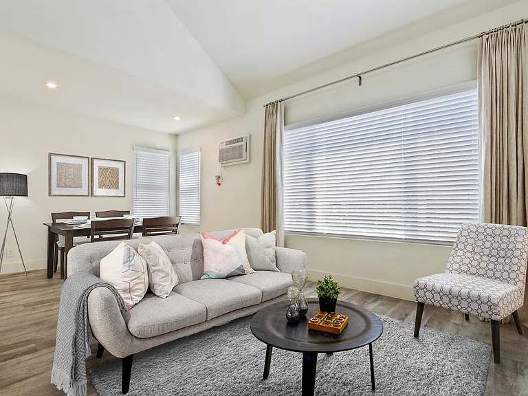 Woodcliff Apartments — Photo 6