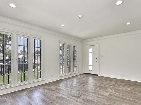 3rd image of 734 S Gramercy Pl #734
