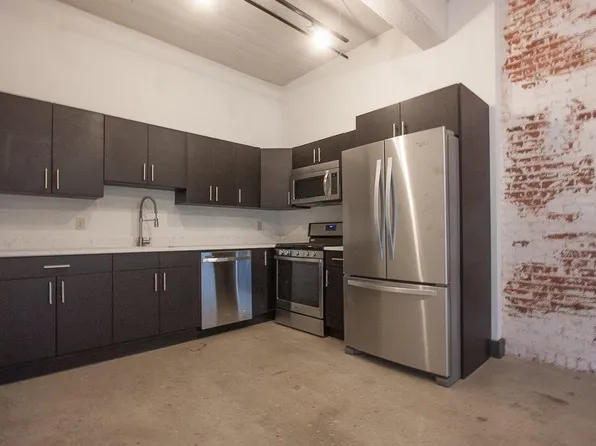 190 Christopher Columbus Drive image 5 of 10