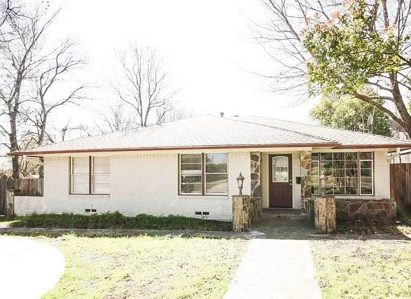 4 bed, 2435 sqft, $3,850 — Photo 1