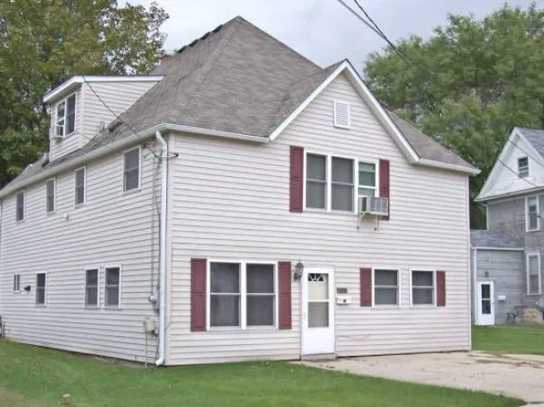109 S Stott St, Genoa, IL 60135