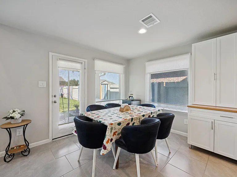 21030 Albany Landing Ln — Photo 10