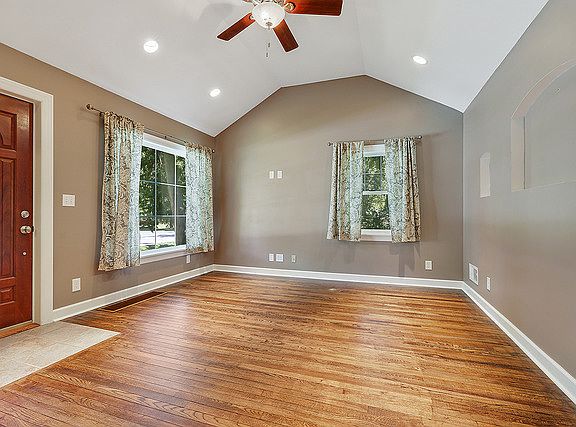 3rd image of 4736 Schwartz Ave