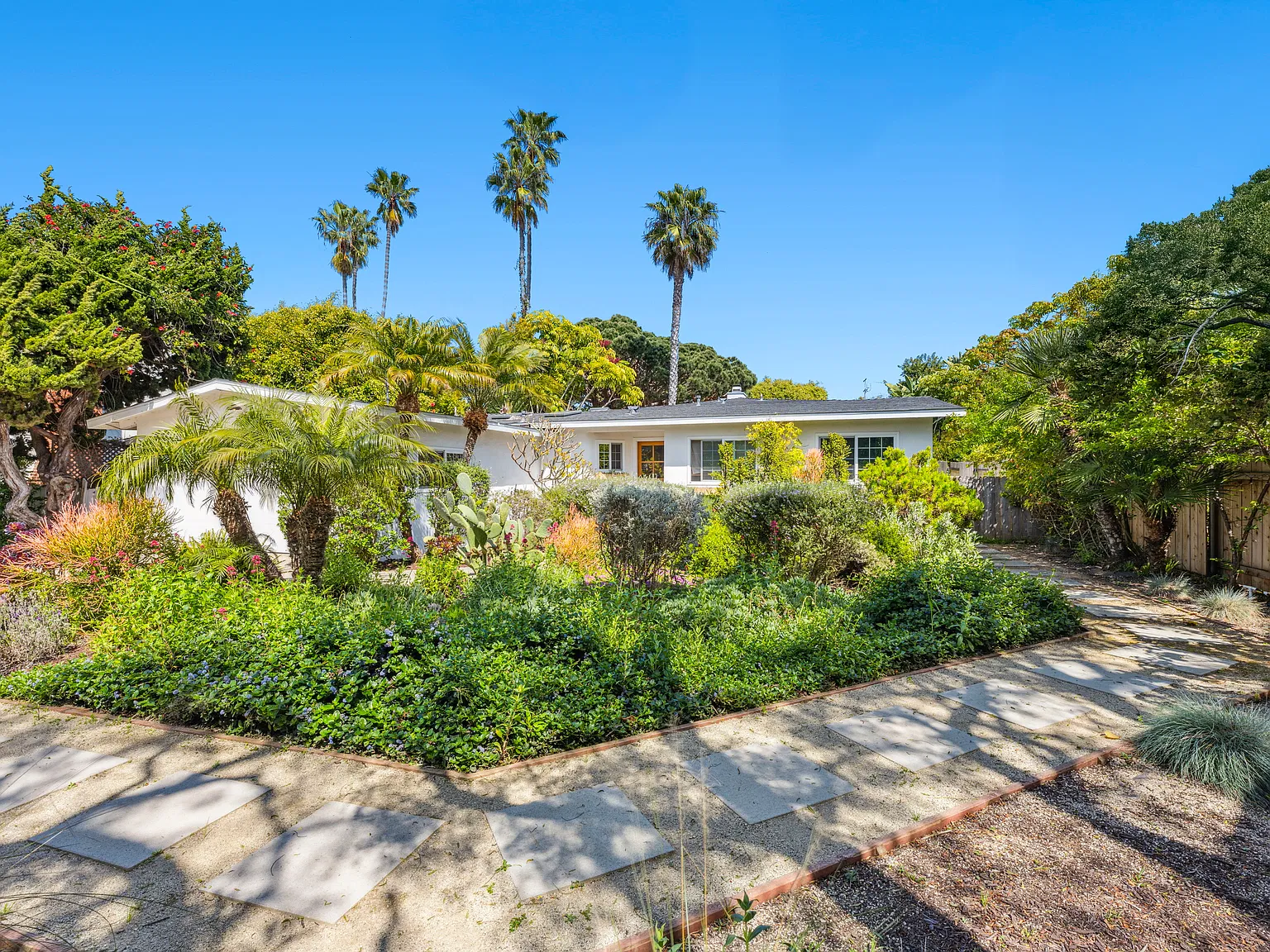 1433 Hymettus Ave — Photo 2
