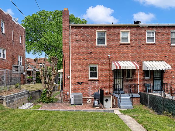 5th image of 5213 Blaine St NE
