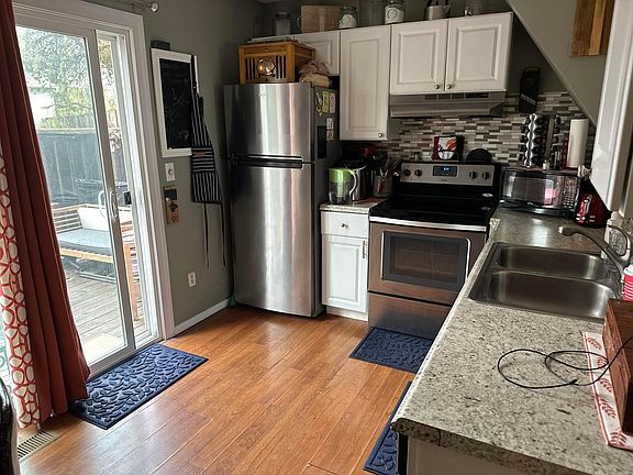 3rd image of 825 Pine Way Dr