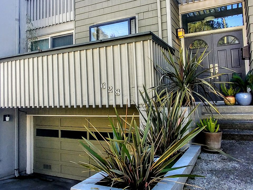 1st image of 628 Leahy St