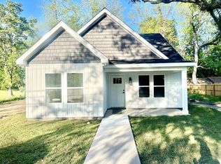 107 S Academy St, Geneva, AL 36340