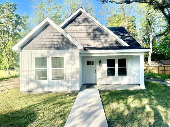 107 S Academy St, Geneva, AL 36340