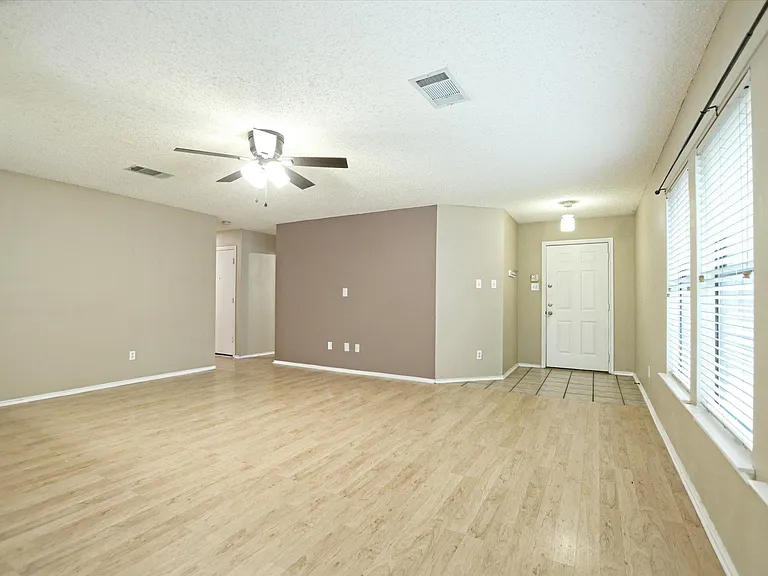 1353 Lakeside Loop — Photo 7