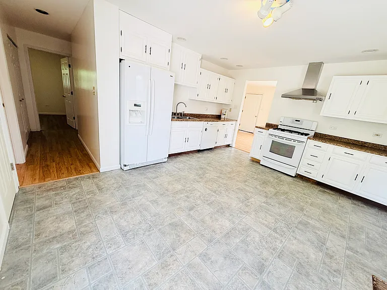 2904 Stork Ct — Photo 4