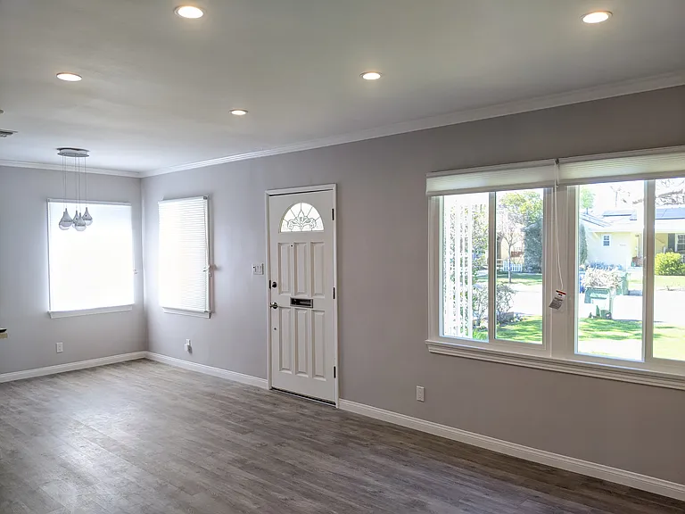 5636 Cedros Ave — Photo 6