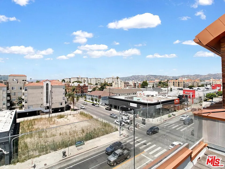 600 S La Brea Ave #3