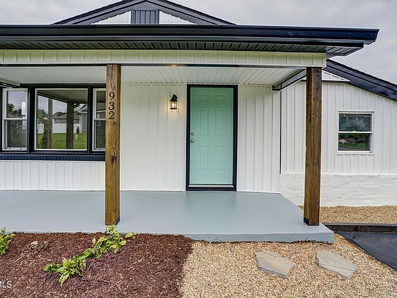 2nd image of 932 E Mountainview Rd