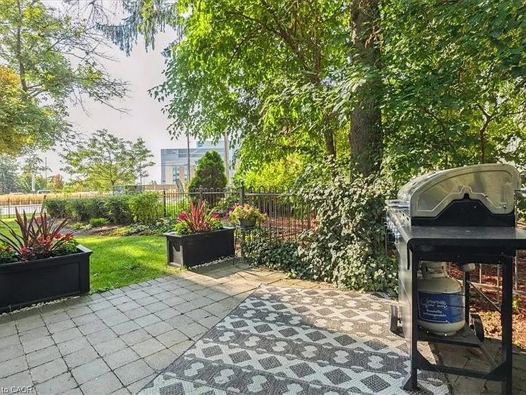 442 Maple Ave #Townhouse 1-1 — Photo 23